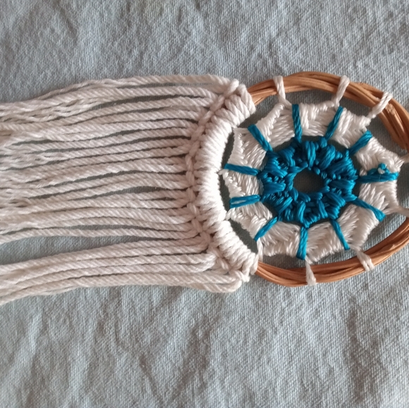 Macrame dreamcatcher - Picture 8 of 11